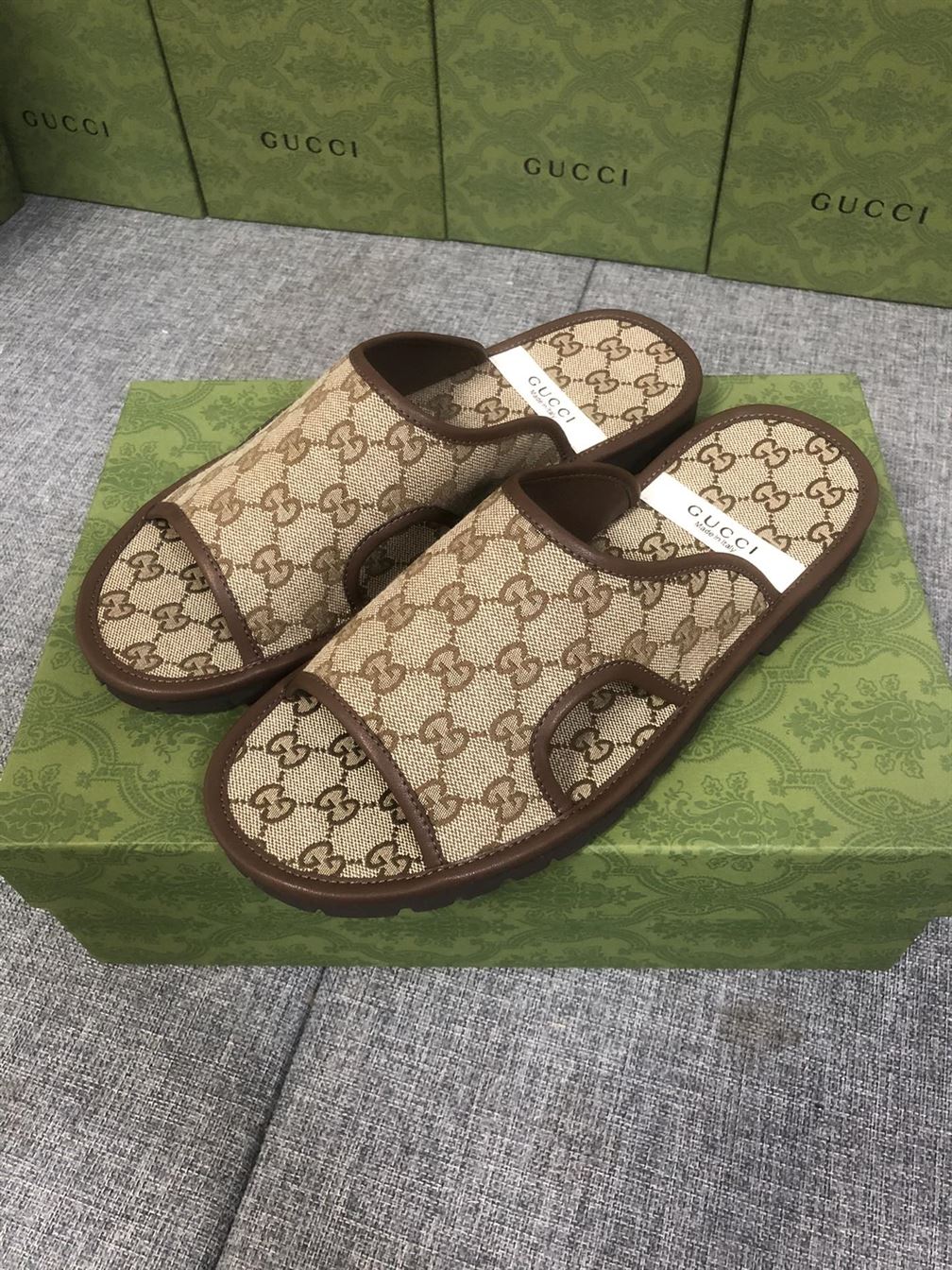 GUCCI MEN'S GG SUPREME SLIDE SANDAL - GSL036