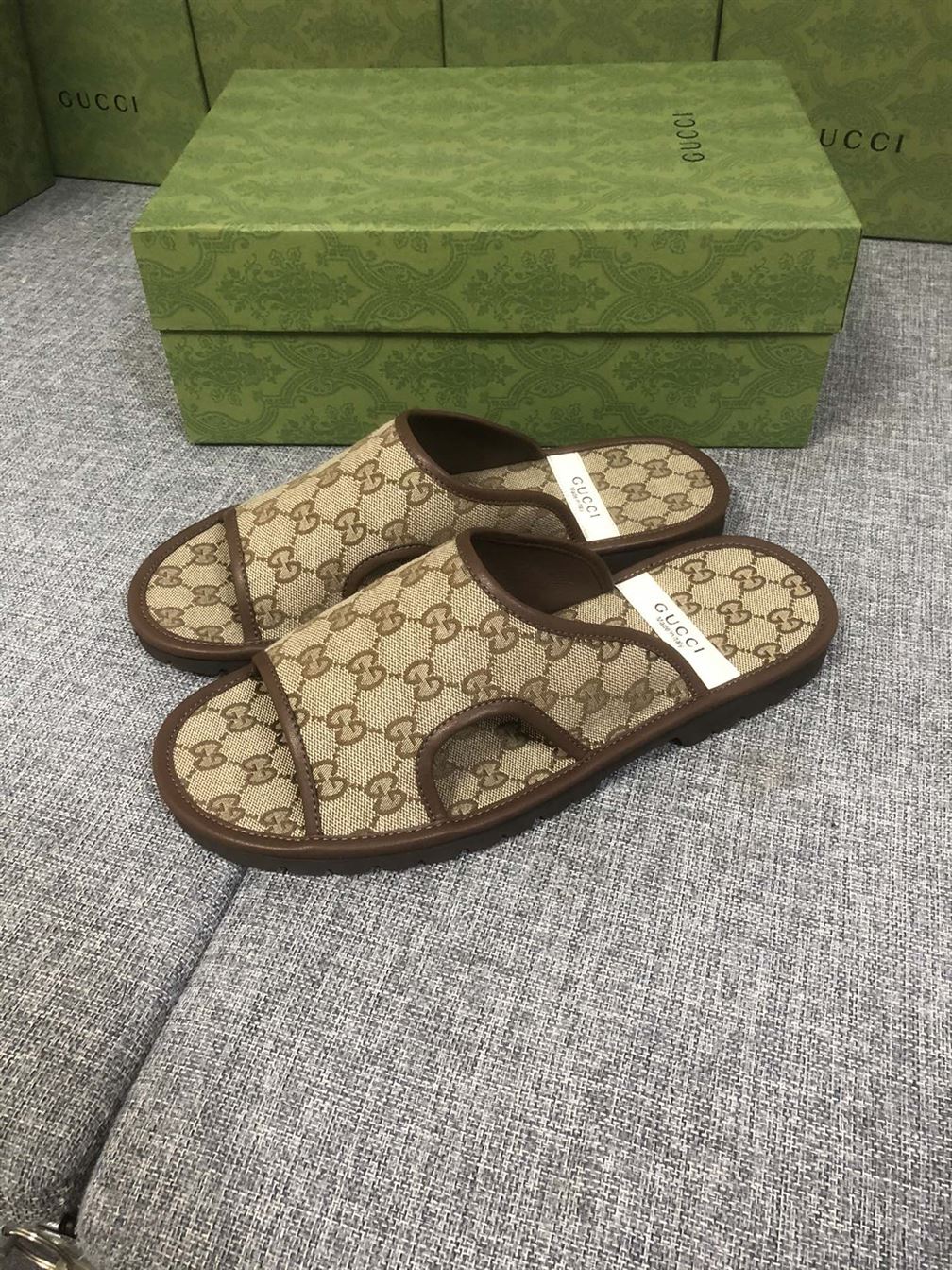 GUCCI MEN'S GG SUPREME SLIDE SANDAL - GSL036