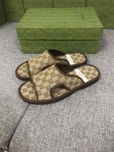 GUCCI MEN'S GG SUPREME SLIDE SANDAL - GSL036