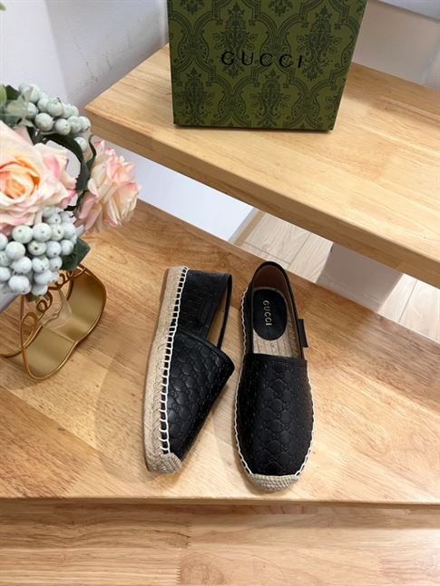 GUCCI PILAR LOGO-EMBOSSED LEATHER ESPADRILLES IN BLACK - GL031
