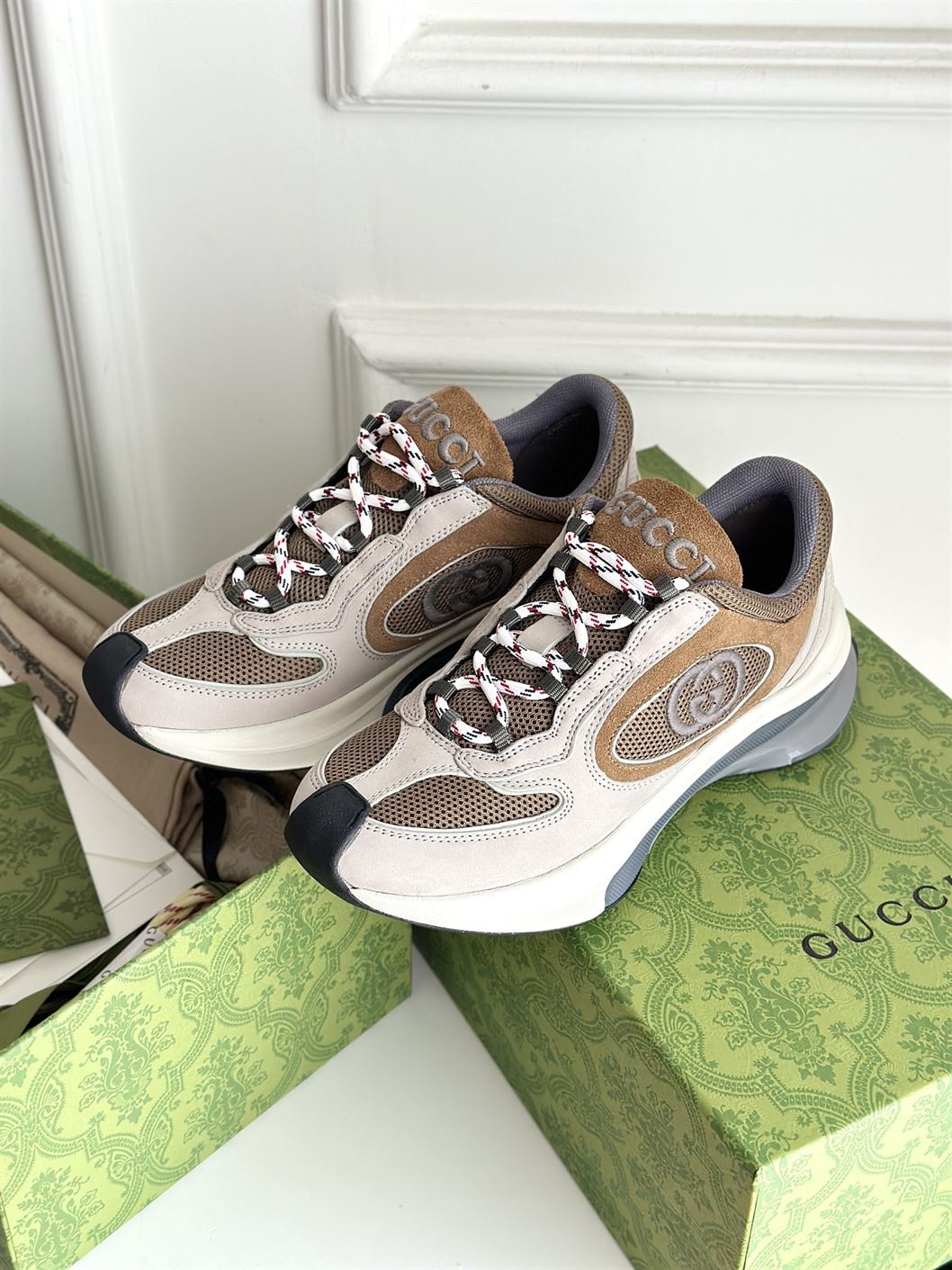 GUCCI RUN SNEAKER LIGHT GREY SUEDE - GCC115