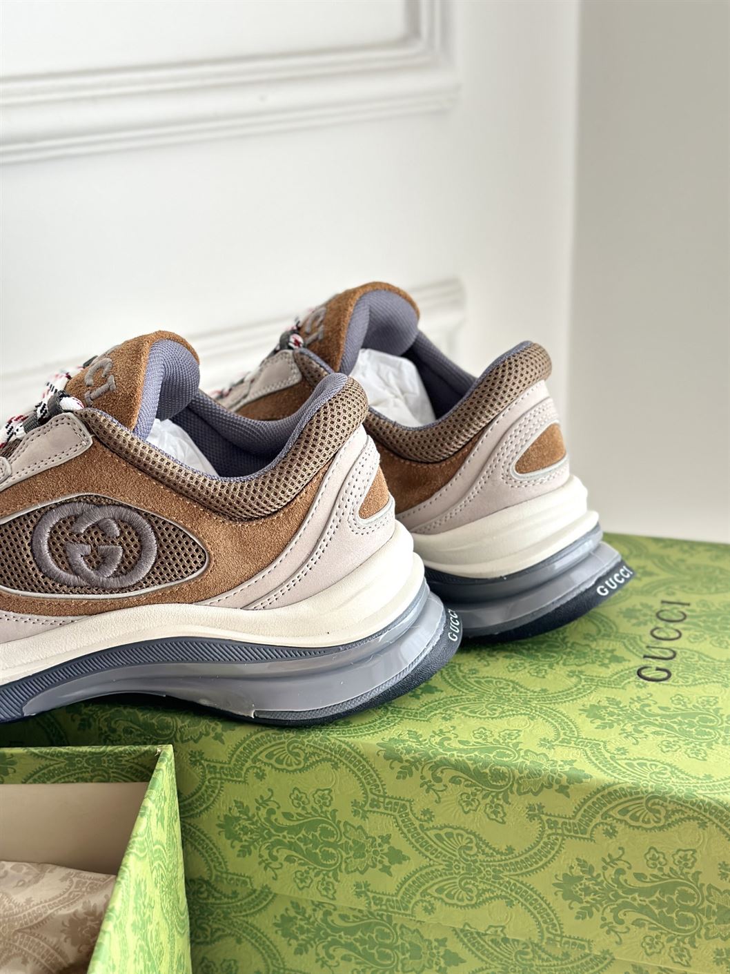 GUCCI RUN SNEAKER LIGHT GREY SUEDE - GCC115