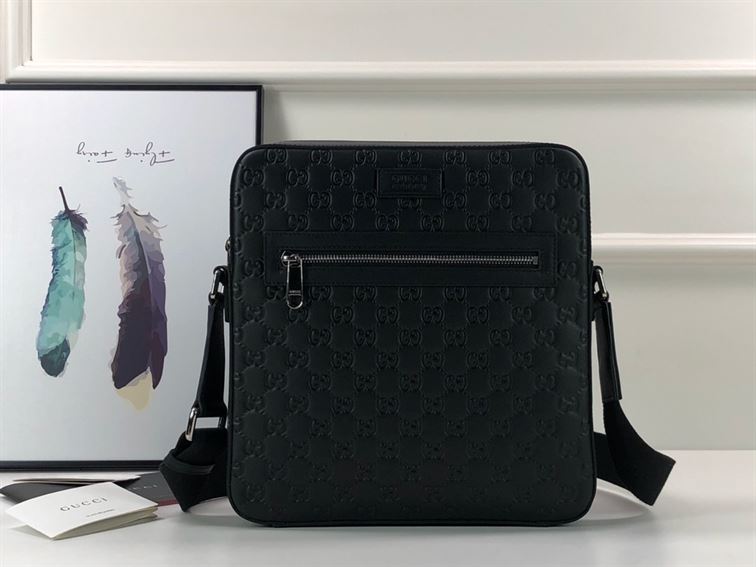 GUCCI SIGNATURE LEATHER FLAT MESSENGER - BG044