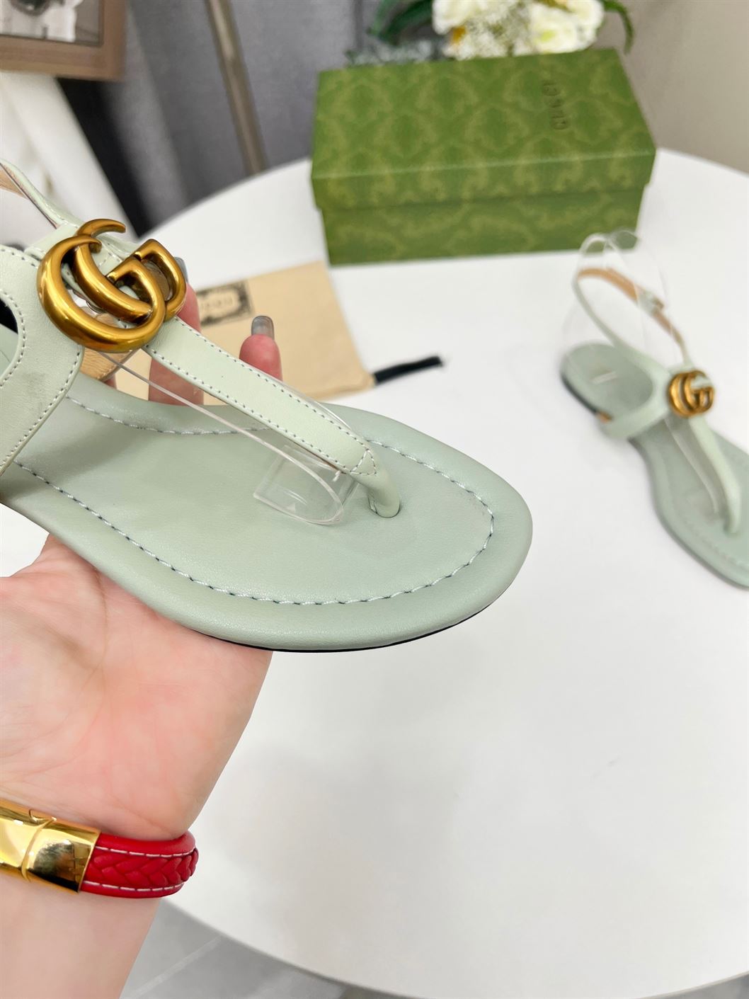 GUCCI WOMEN'S DOUBLE G THONG SANDAL LIGHT GREEN LEATHER - GSL019