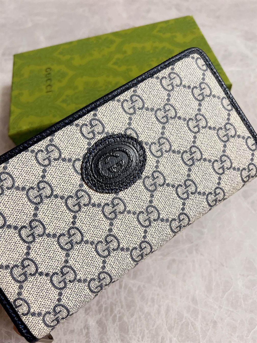 GUCCI ZIP AROUND WALLET WITH INTERLOCKING G