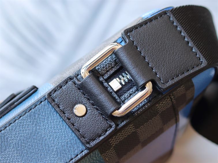 LOUIS VUITTON ALPHA MESSENGER DAMIER GRAPHITE GIANT BLUE - LVB044