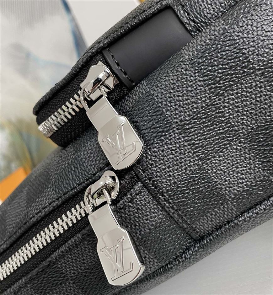 LOUIS VUITTON AVENUE SLING BAG - LVB007