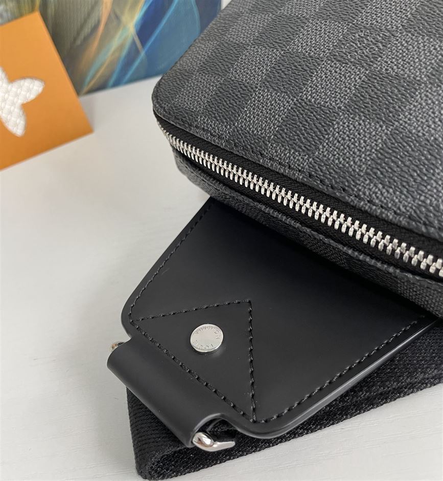 LOUIS VUITTON AVENUE SLING BAG - LVB007