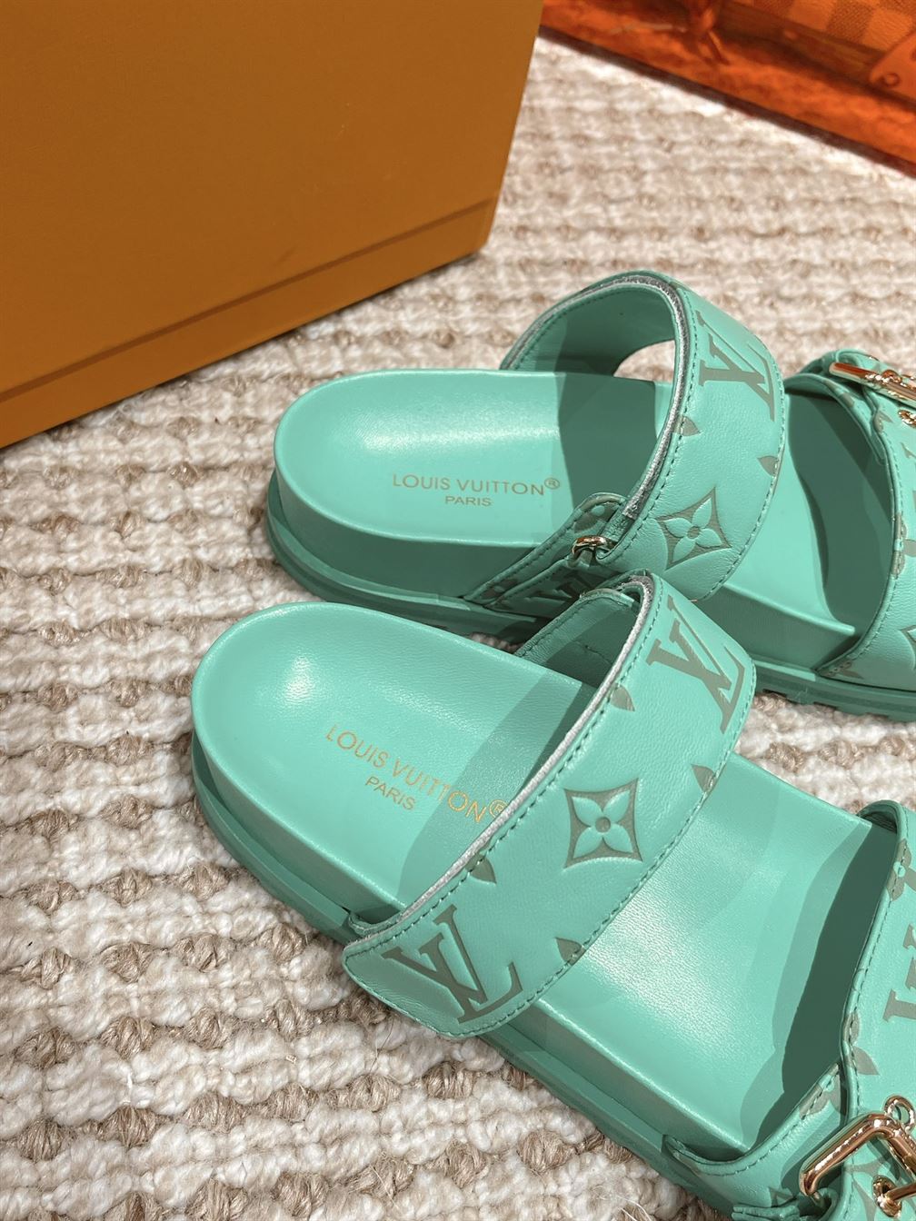 LOUIS VUITTON BOM DIA FLAT COMFORT MULE - LVSD021