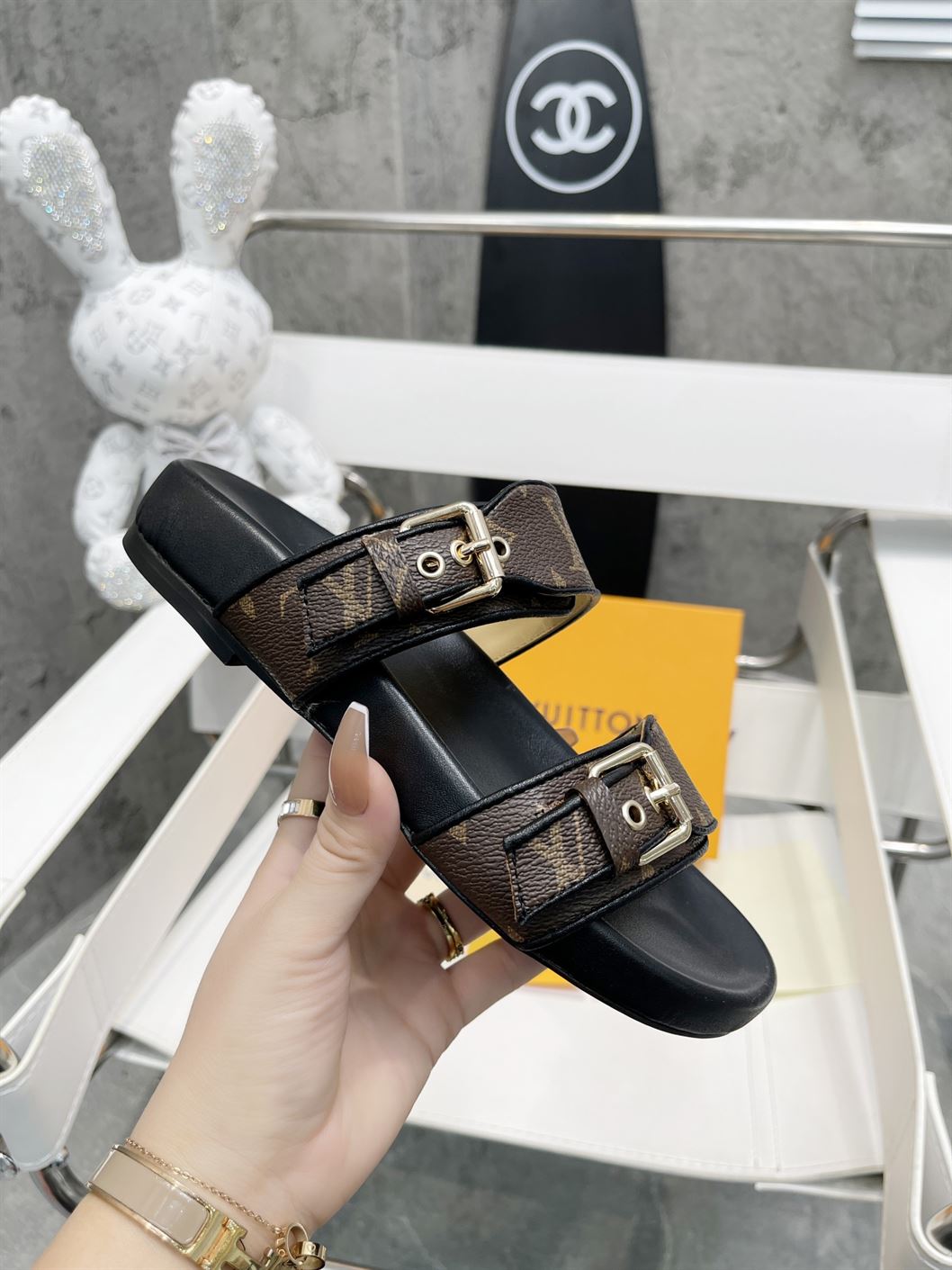 LOUIS VUITTON BOM DIA FLAT MULE - LVSD035