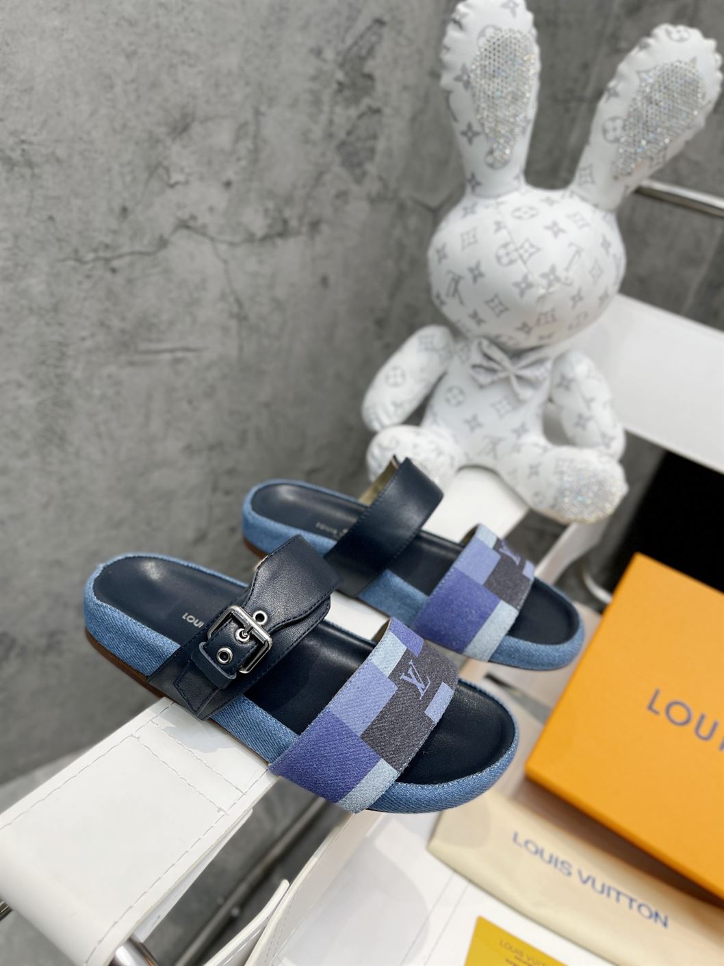 LOUIS VUITTON BOM DIA FLAT MULE - LVSD038