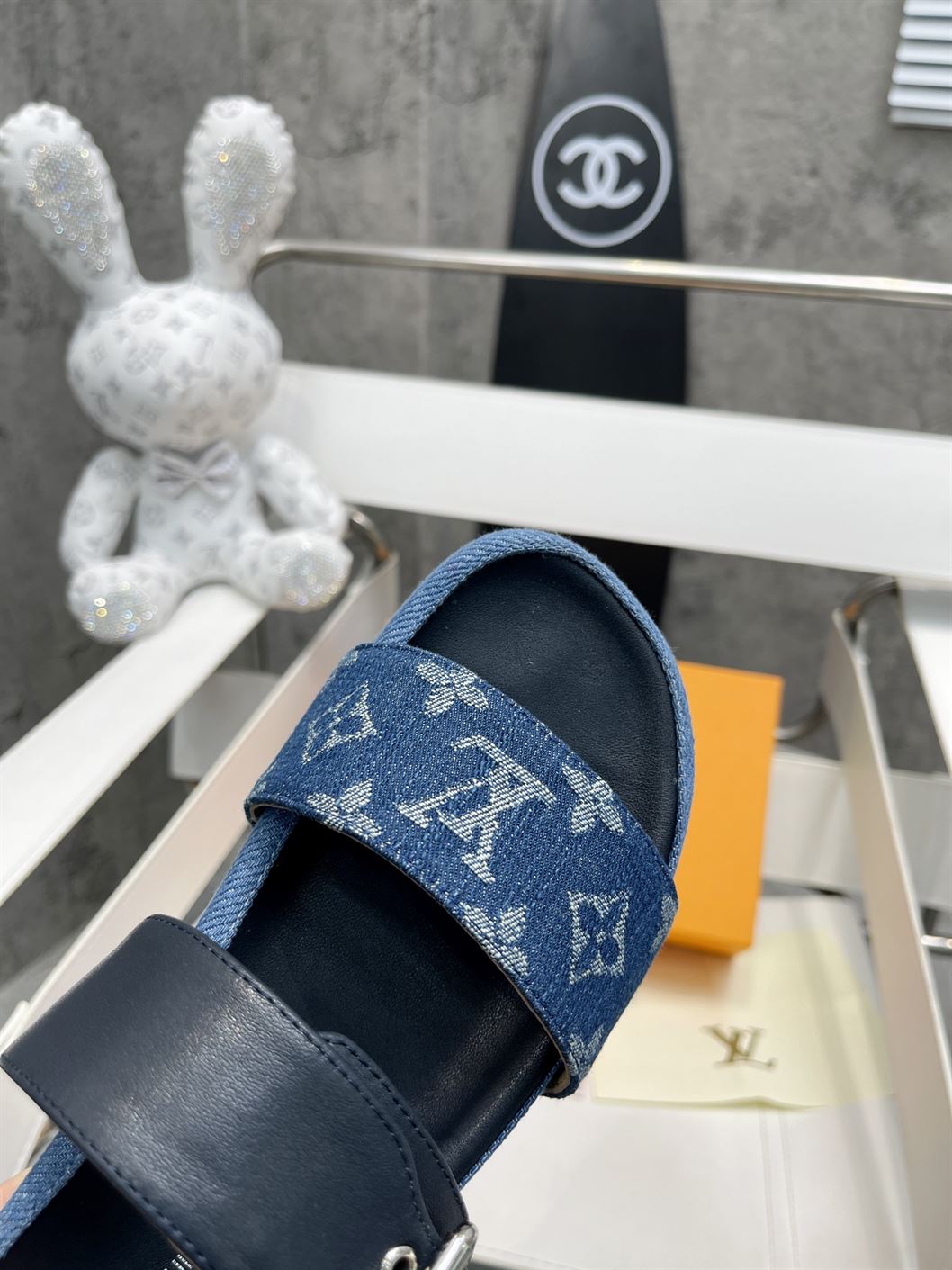 LOUIS VUITTON BOM DIA FLAT MULE - LVSD039