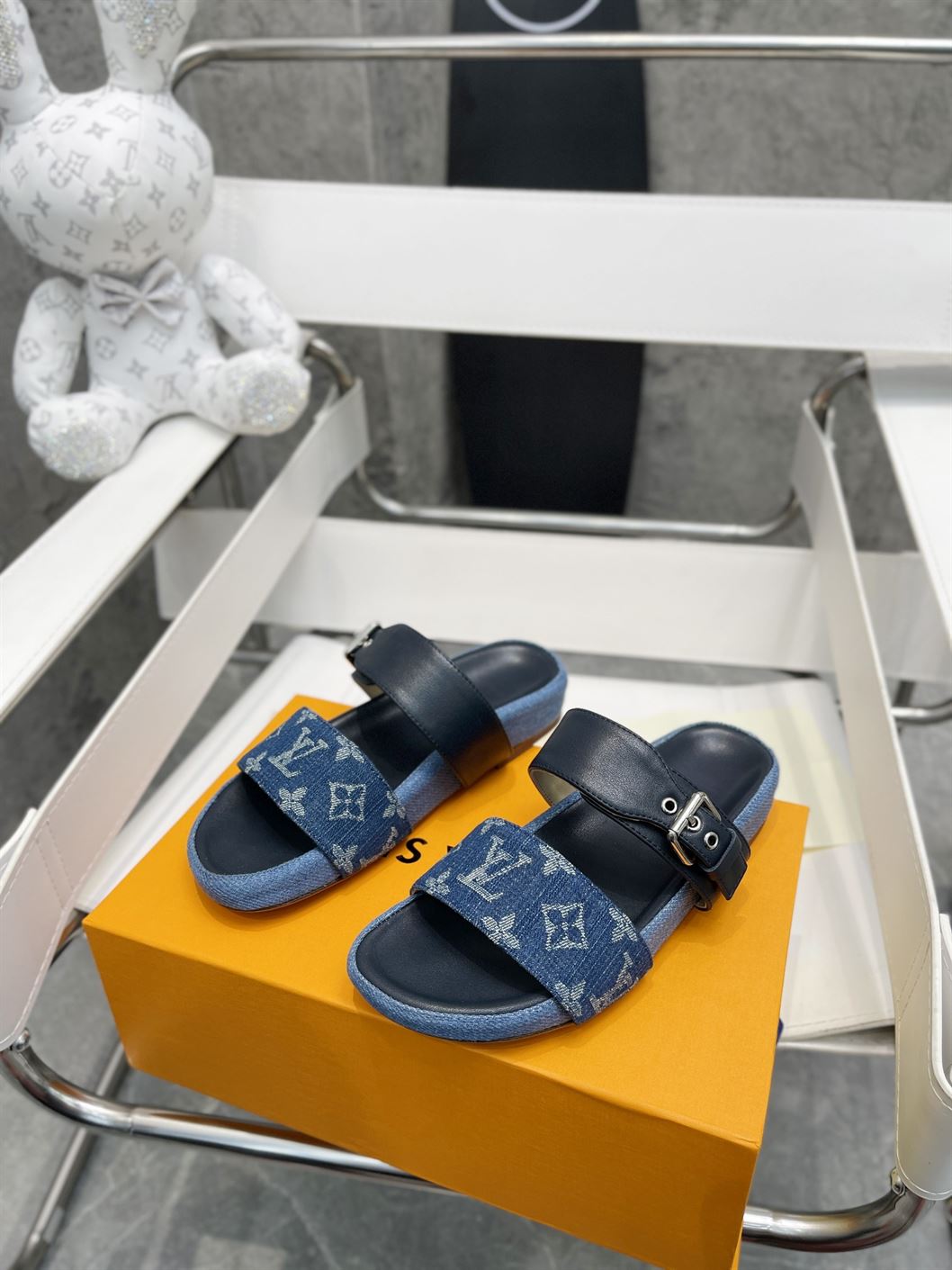 LOUIS VUITTON BOM DIA FLAT MULE - LVSD039