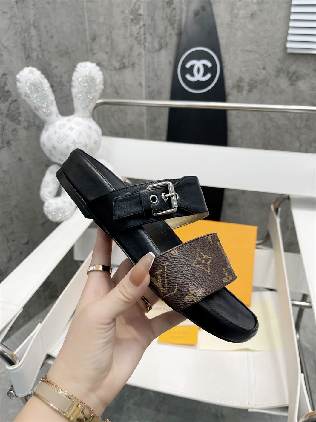 LOUIS VUITTON BOM DIA FLAT MULE - LVSD040