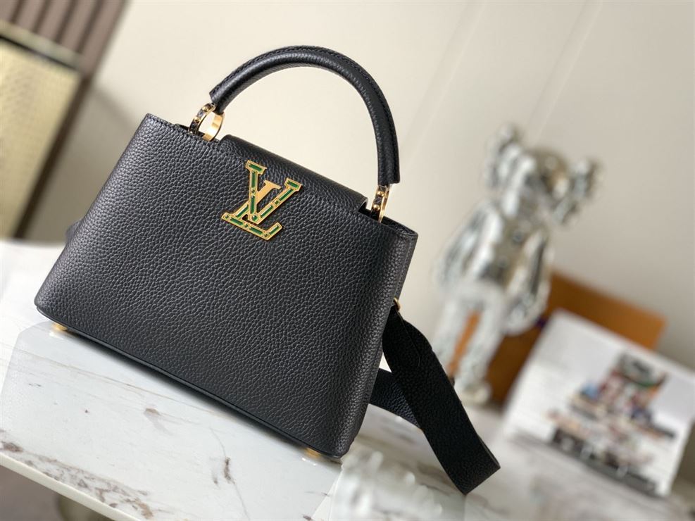 LOUIS VUITTON CAPUCINES BB Black