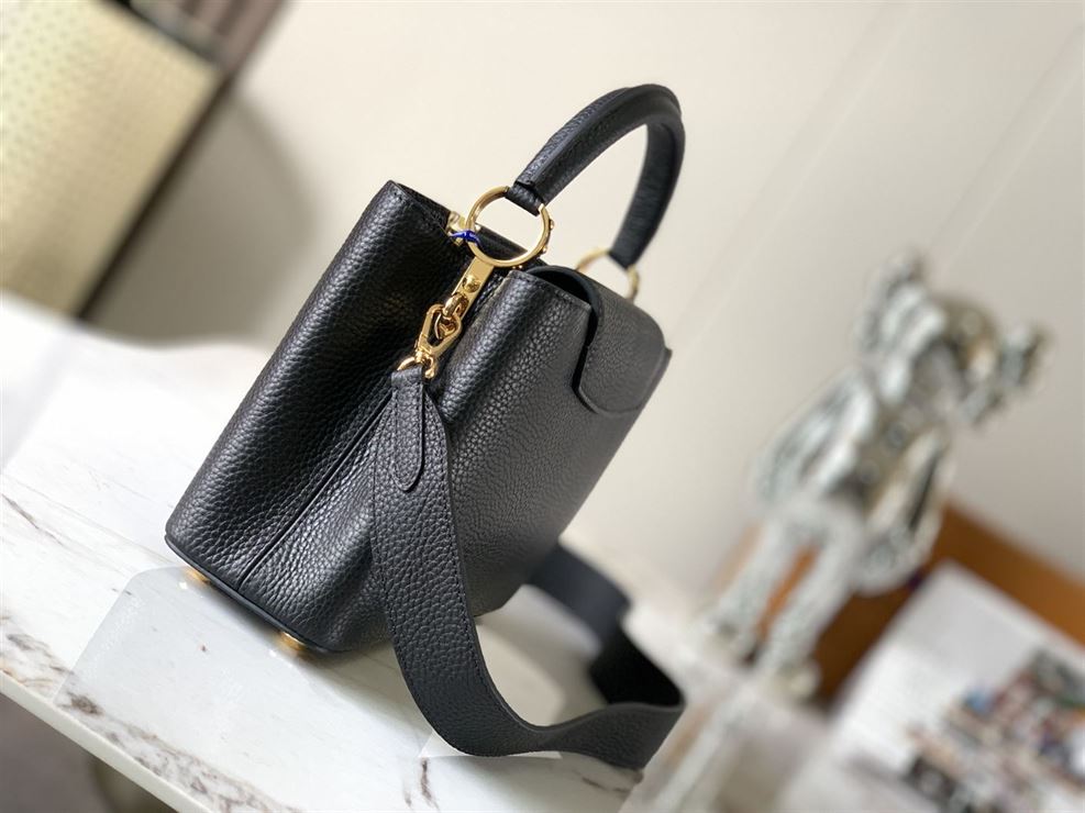 LOUIS VUITTON CAPUCINES BB Black