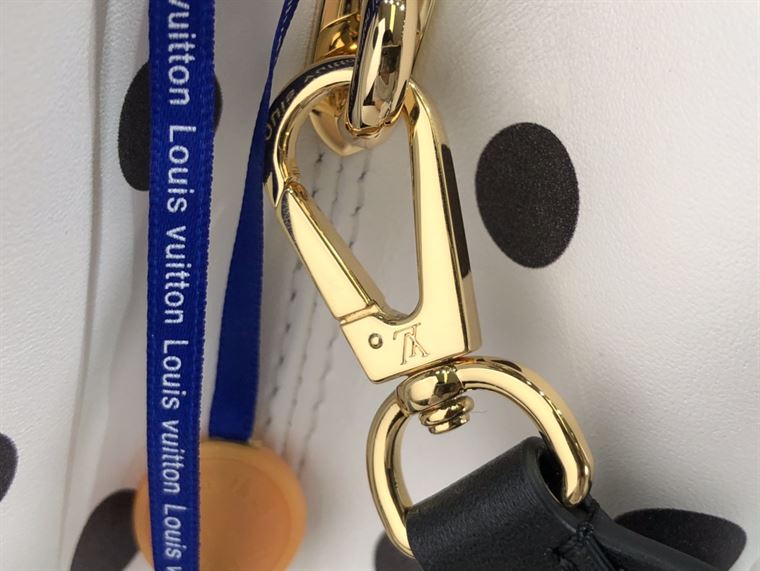 LOUIS VUITTON CAPUCINES BB White & Black