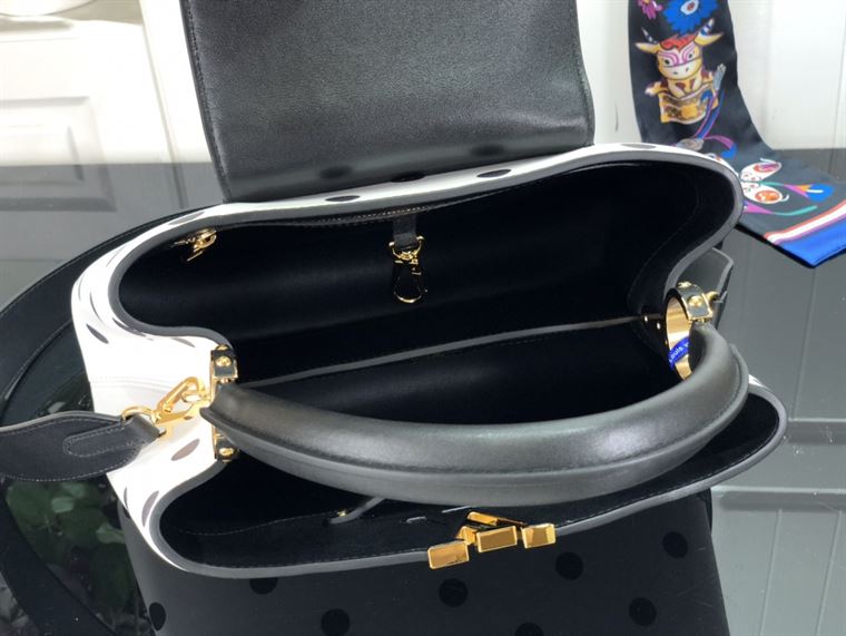 LOUIS VUITTON CAPUCINES MM White And Black