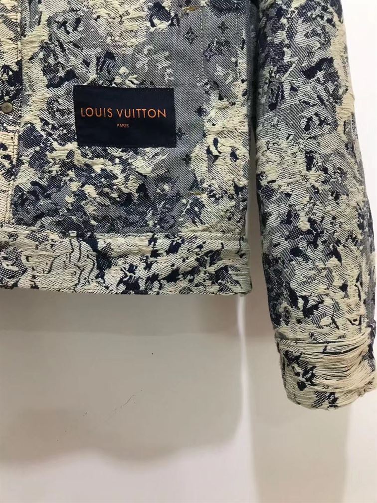 LOUIS VUITTON COAT - LVC024