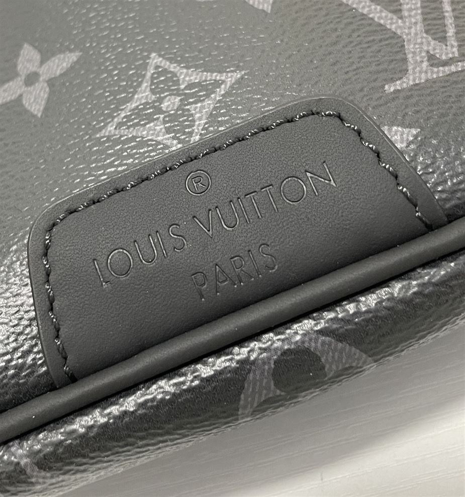LOUIS VUITTON DISCOVERY BUMBAG - LVB017