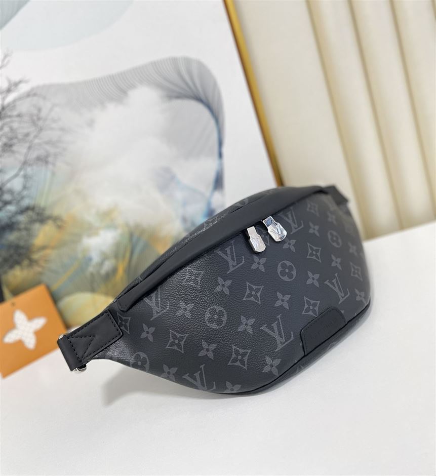 LOUIS VUITTON DISCOVERY BUMBAG - LVB017