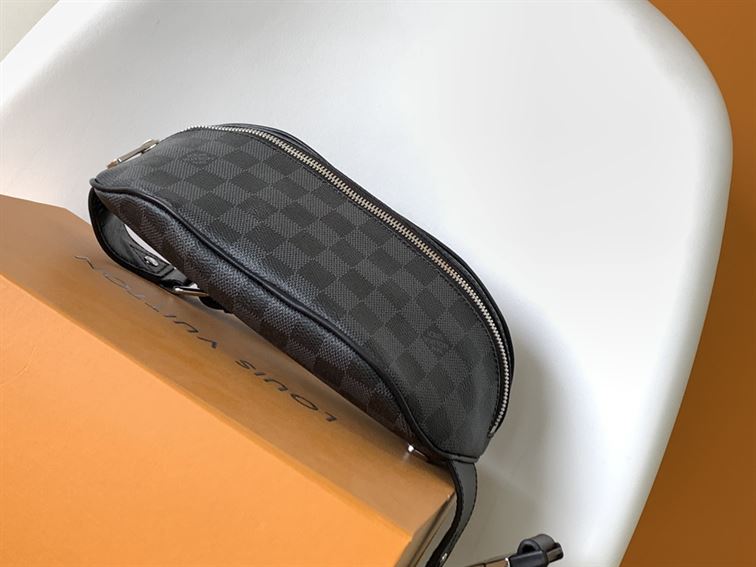 LOUIS VUITTON DISCOVERY BUMBAG DAMIER GRAPHITE - LVB065