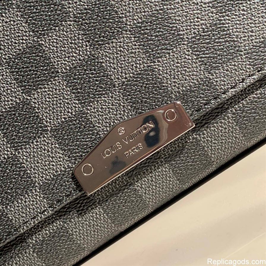 LOUIS VUITTON DISTRICT PM DAMIER GRAPHITE CANVAS - LVB004
