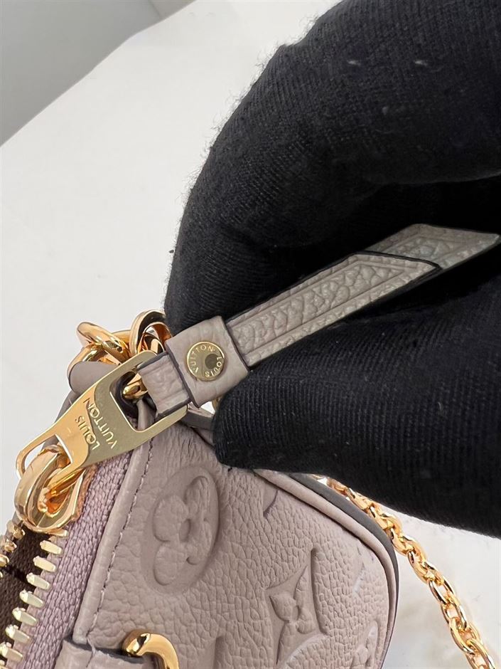 LOUIS VUITTON EASY POUCH ON STRAP