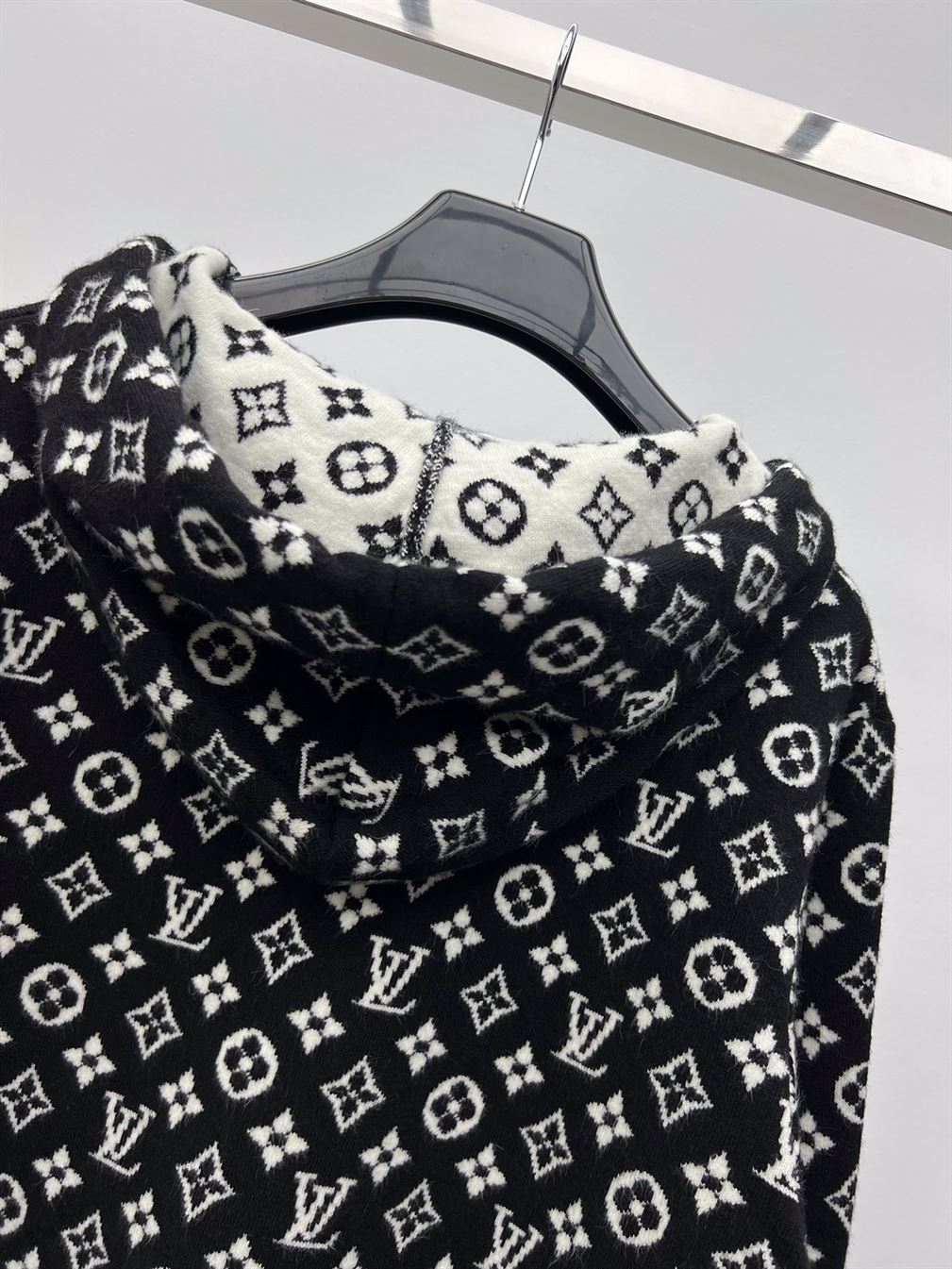 LOUIS VUITTON HOODIE - LVH022