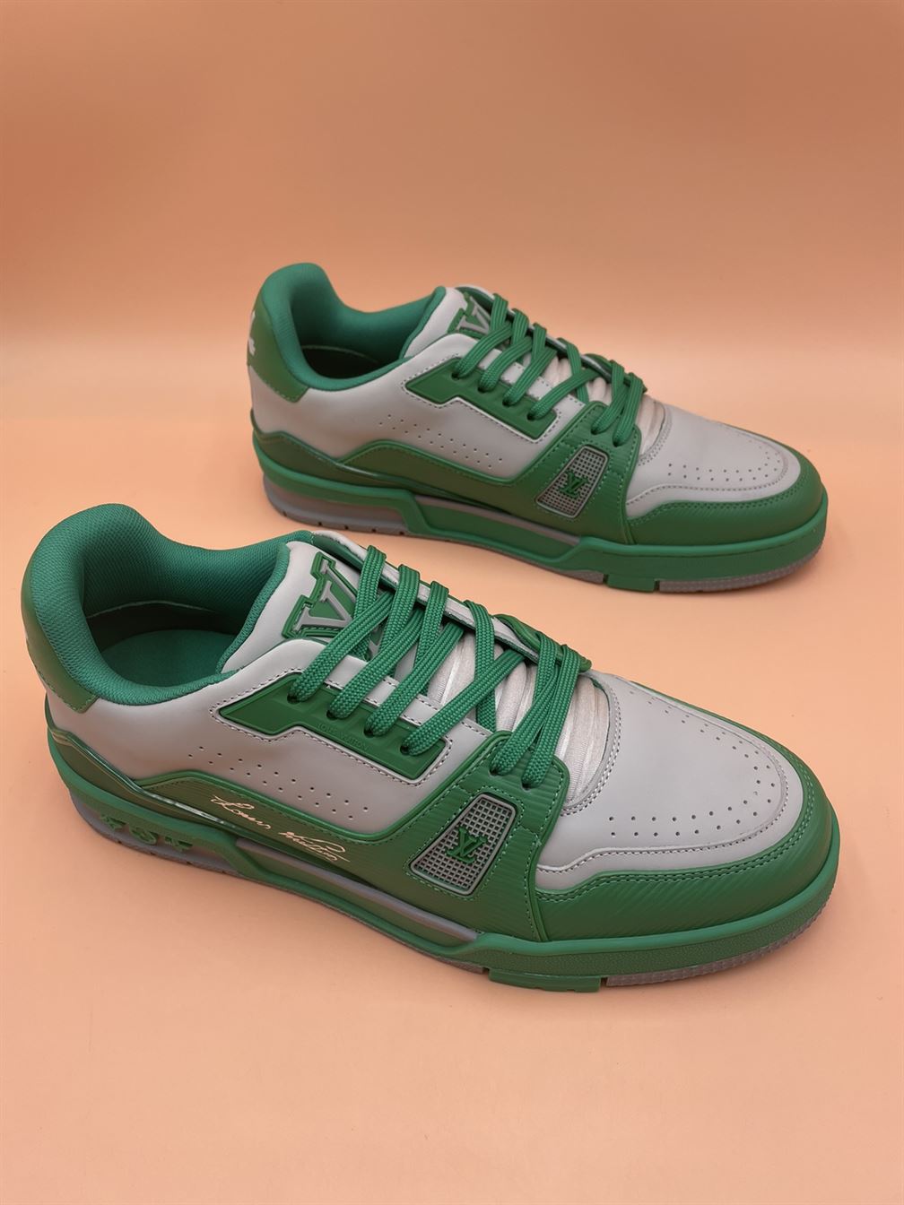 LOUIS VUITTON LV TRAINER SNEAKER - LVS060