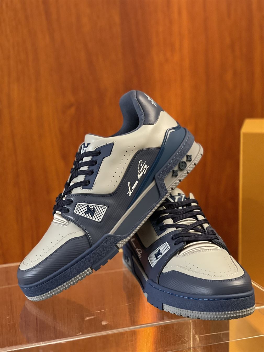 LOUIS VUITTON LV TRAINER SNEAKER - LVS062