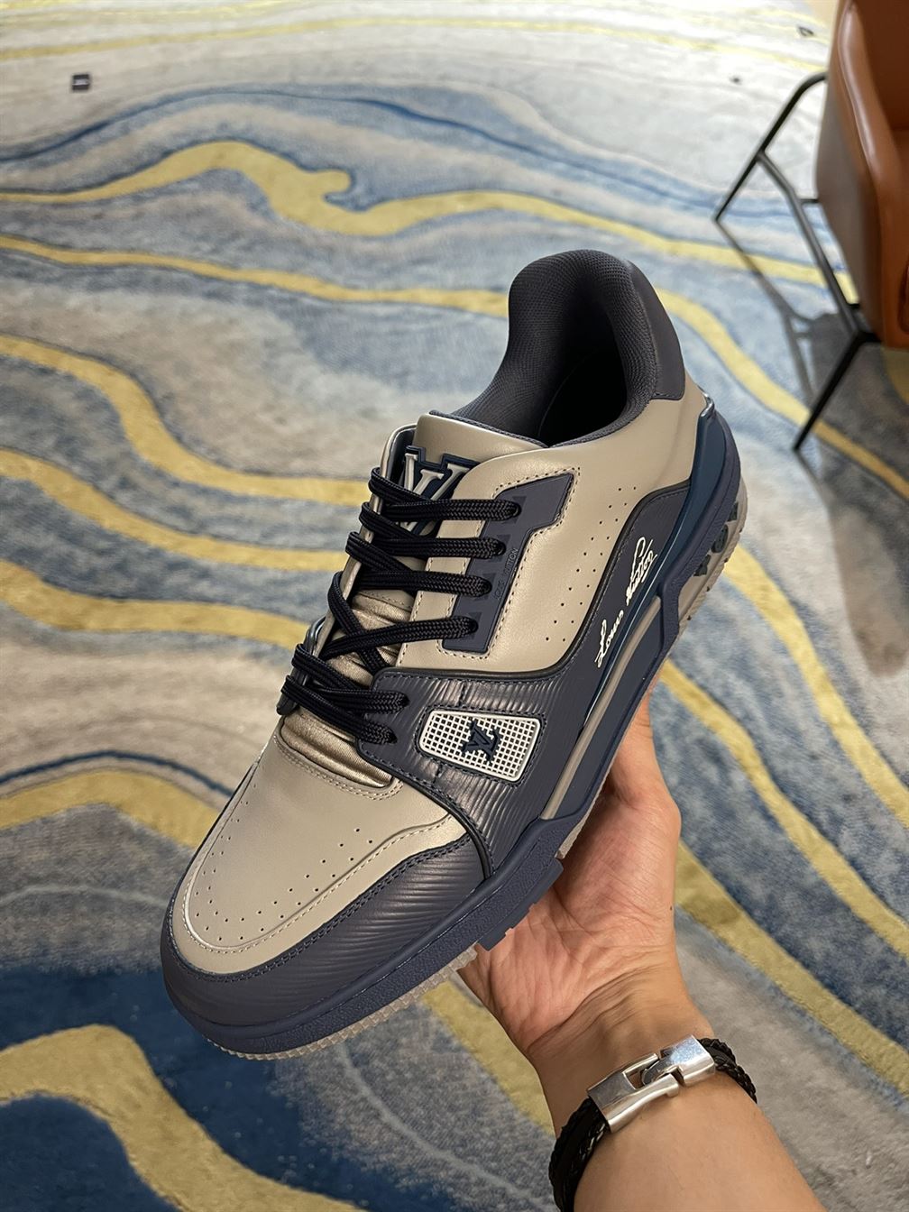 LOUIS VUITTON LV TRAINER SNEAKER - LVS062