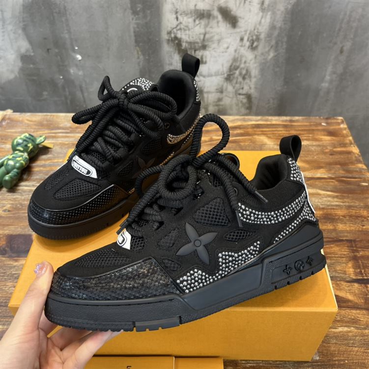 LOUIS VUITTON SNEAKER - LVS078