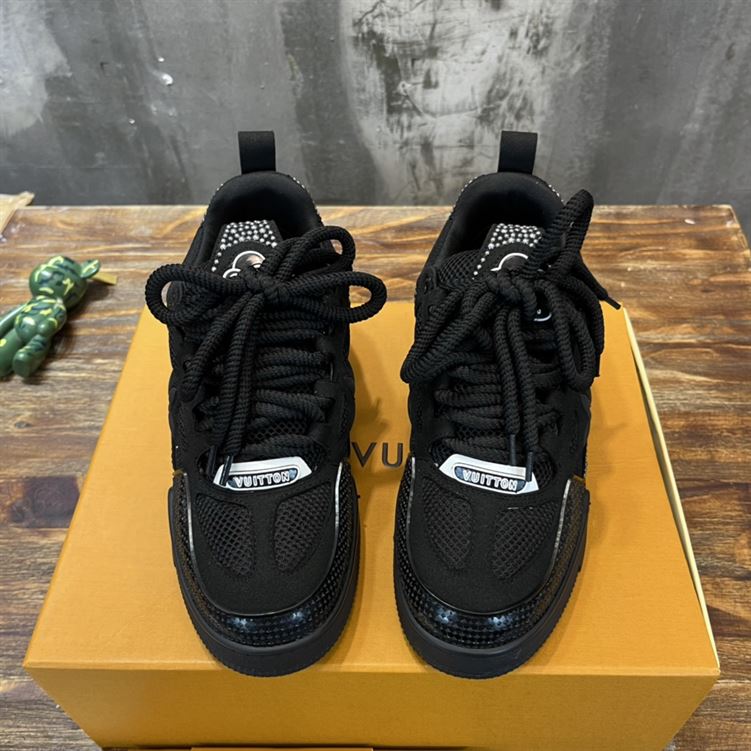 LOUIS VUITTON SNEAKER - LVS078