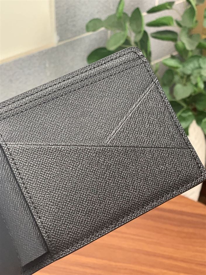 LOUIS VUITTON MEN'S BLACK LEATHER WALLET