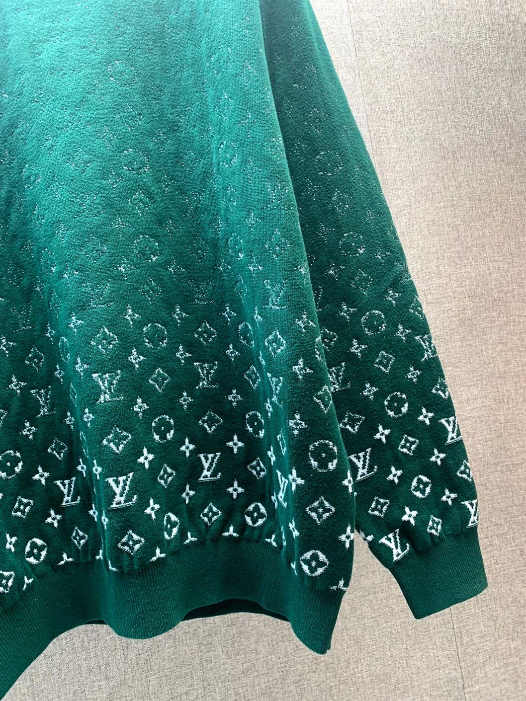 LOUIS VUITTON MONOGRAM GRADIENT COTTON CREWNECK - LVH051