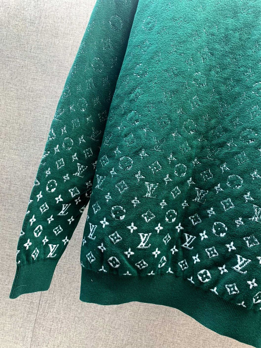 LOUIS VUITTON MONOGRAM GRADIENT COTTON CREWNECK - LVH051