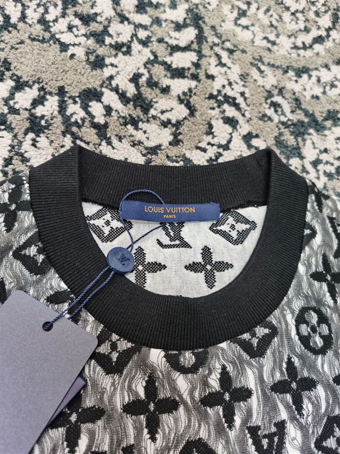 LOUIS VUITTON MONOGRAM T-SHIRT - LVTS040