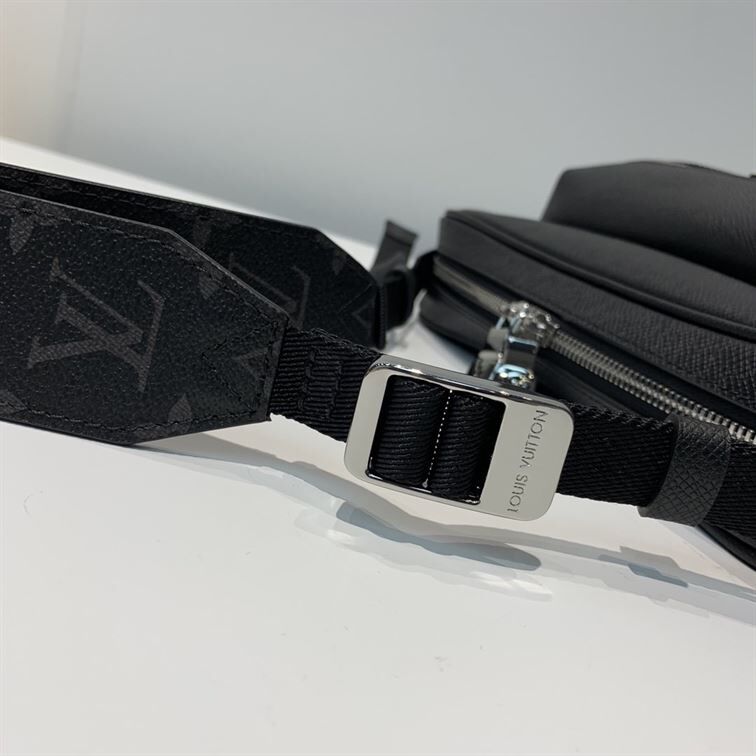 LOUIS VUITTON OUTDOOR MESSENGER - LVB018