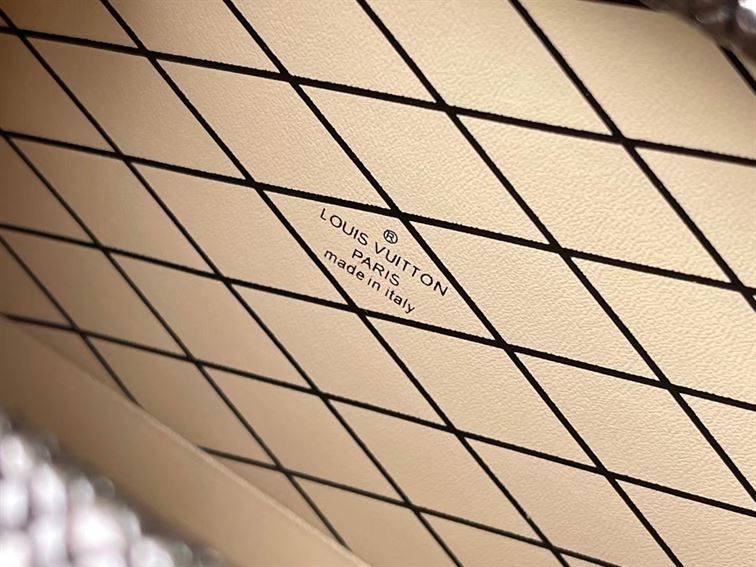 LOUIS VUITTON PETITE MALLE CROCODILIEN MAT