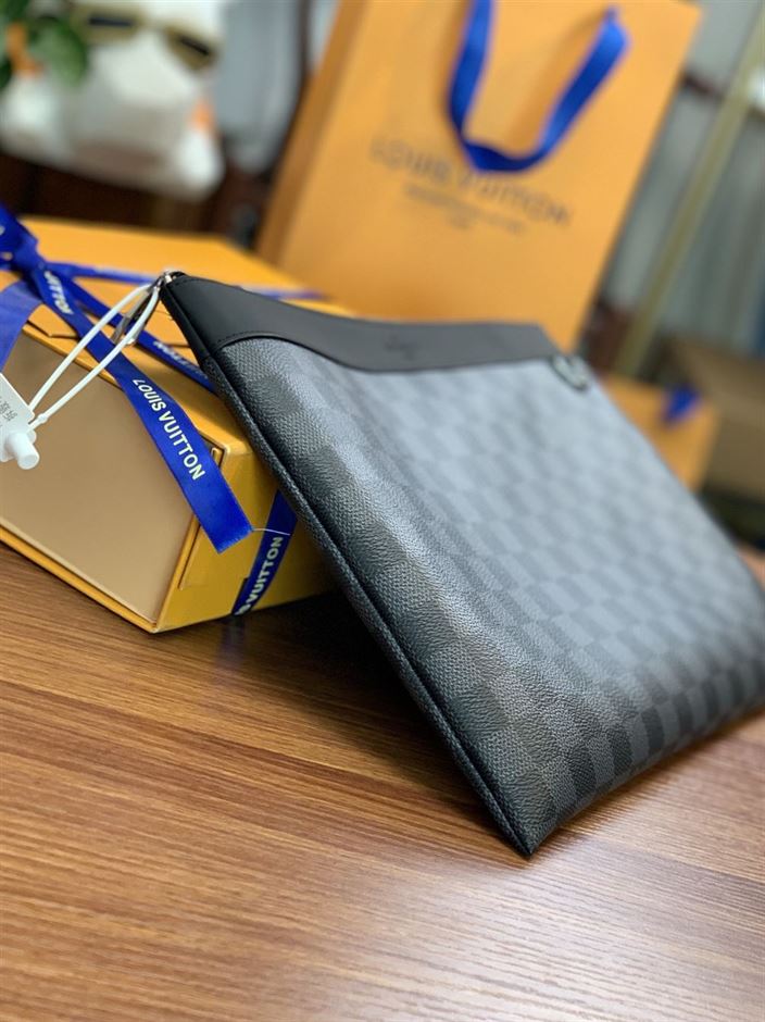 LOUIS VUITTON POCHETTE APOLLO BAG