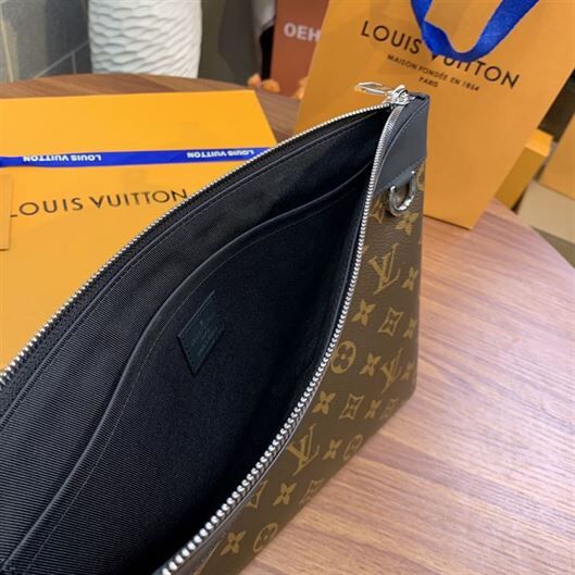 LOUIS VUITTON POCHETTE APOLLO BAG