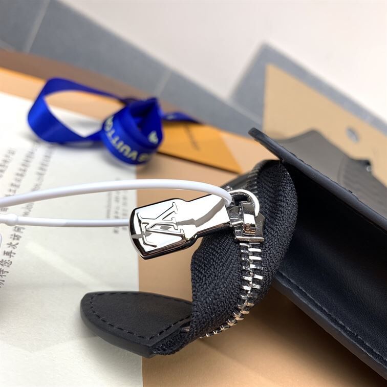 LOUIS VUITTON POCHETTE VOYAGE WALLET