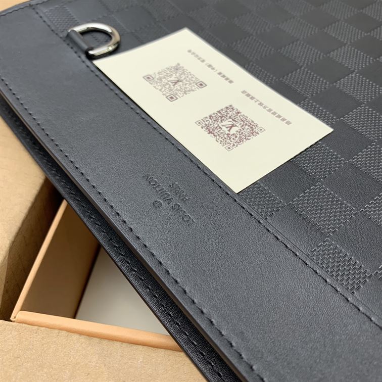 LOUIS VUITTON POCHETTE VOYAGE WALLET