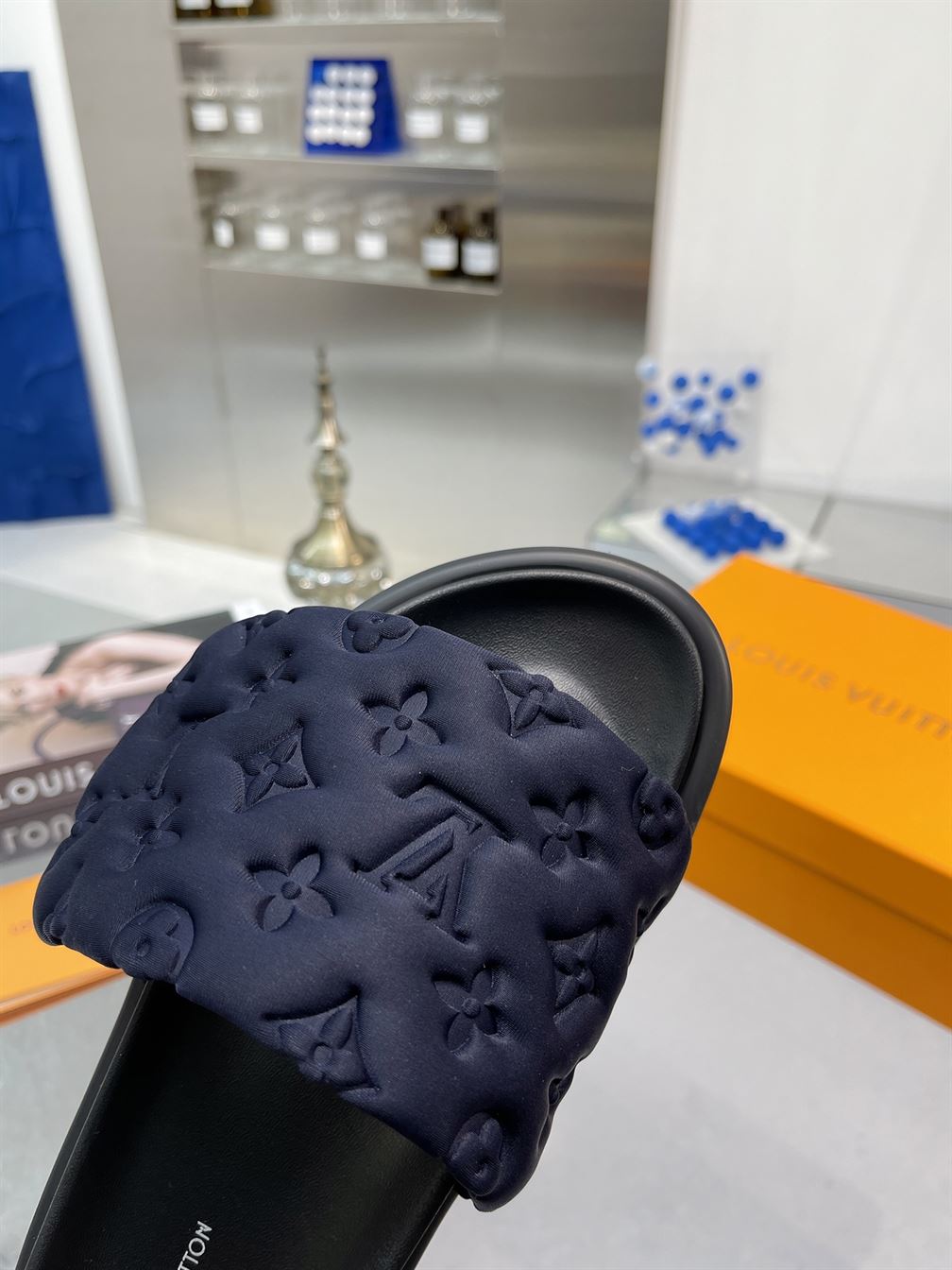 LOUIS VUITTON POOL PILLOW FLAT COMFORT MULE - LVSD050