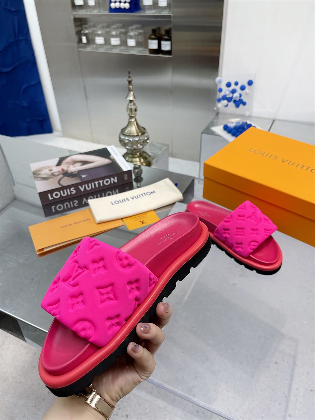 LOUIS VUITTON POOL PILLOW FLAT COMFORT MULE - LVSD051