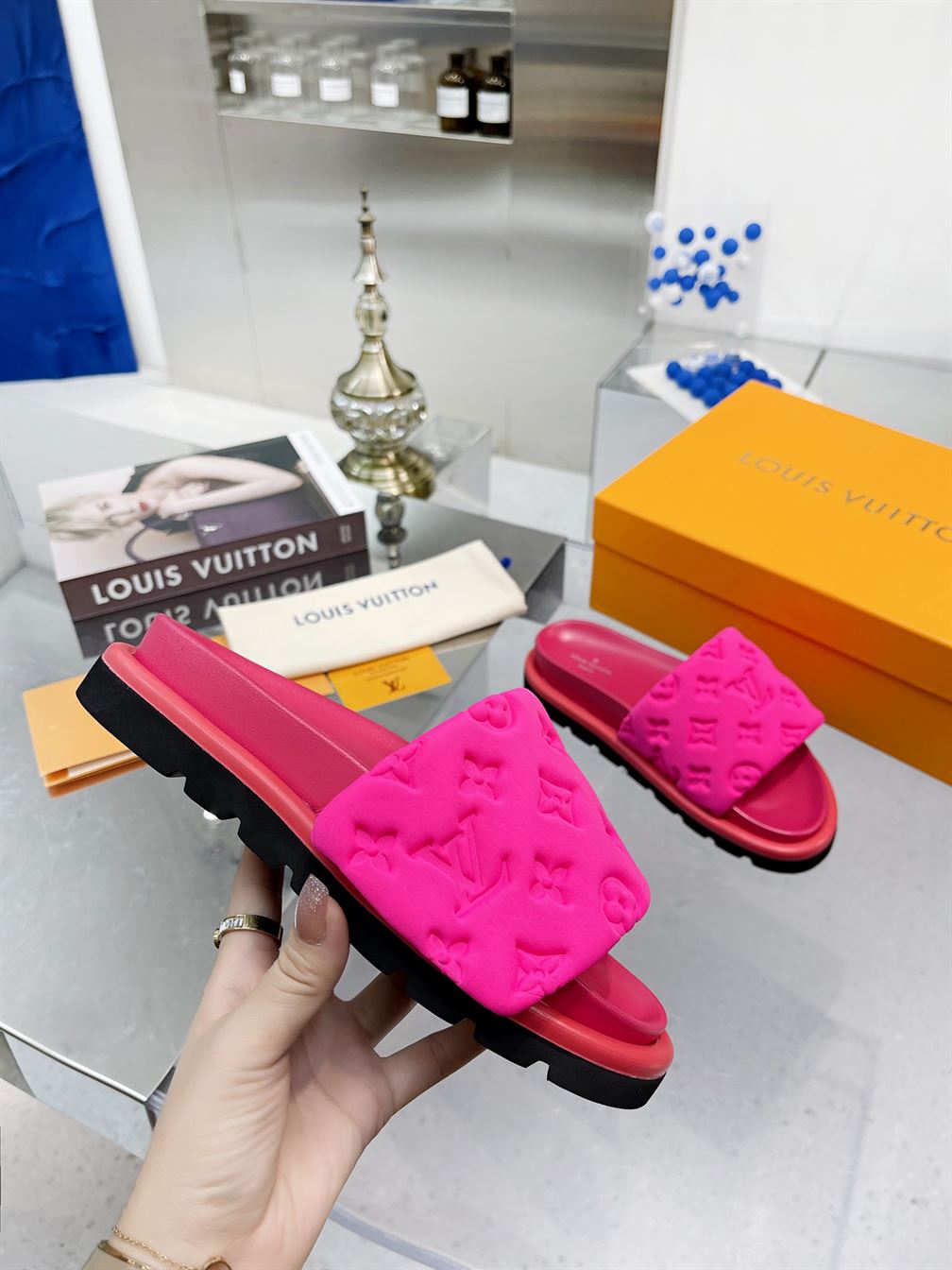 LOUIS VUITTON POOL PILLOW FLAT COMFORT MULE - LVSD051