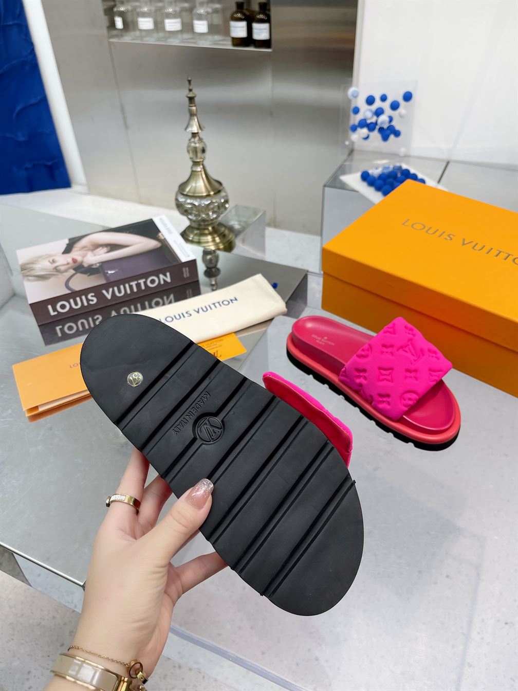LOUIS VUITTON POOL PILLOW FLAT COMFORT MULE - LVSD051
