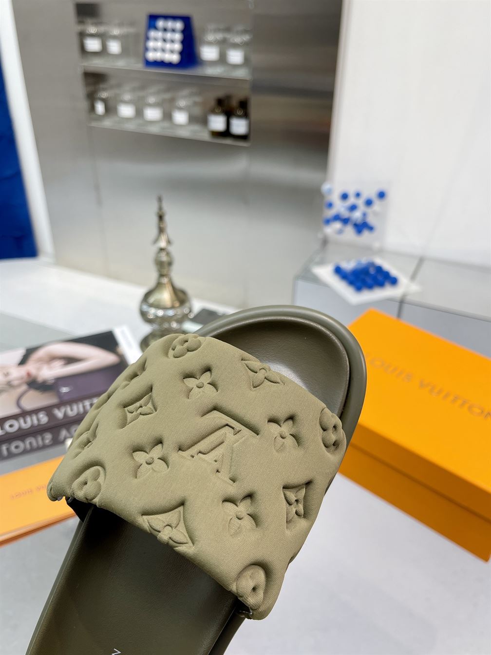 LOUIS VUITTON POOL PILLOW FLAT COMFORT MULE - LVSD055