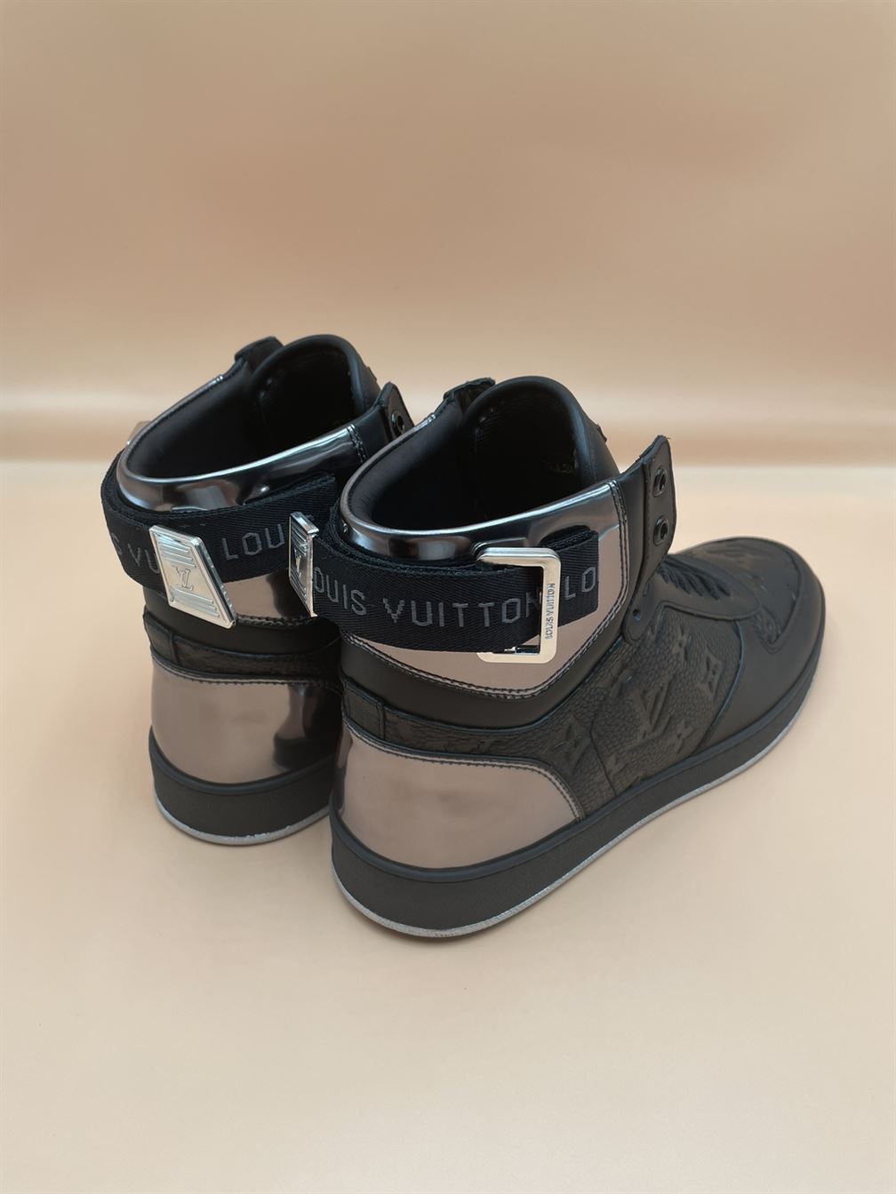 LOUIS VUITTON RIVOLI BOOTS - LVS103